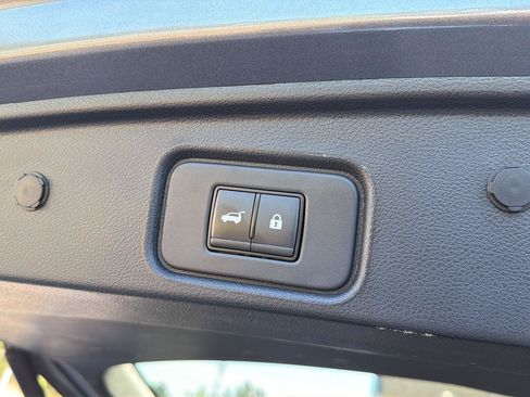 Used 2025 Nissan Pathfinder SV FWD image 35