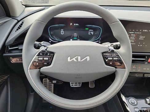 Used 2024 Kia Niro EX Touring image 15
