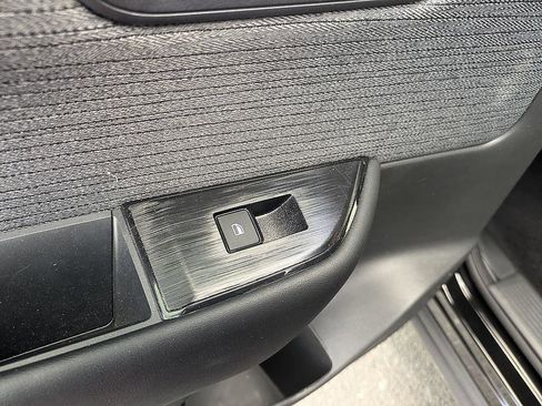 Used 2023 Nissan Rogue S image 26