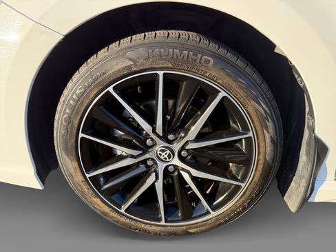 Used 2024 Toyota Camry SE image 9