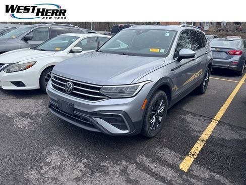 Used 2022 Volkswagen Tiguan SE image 1