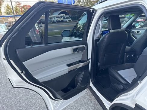 Certified 2022 Ford Explorer XLT w/ Equipment Group 202A image 11