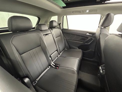 Used 2022 Volkswagen Tiguan SE image 37