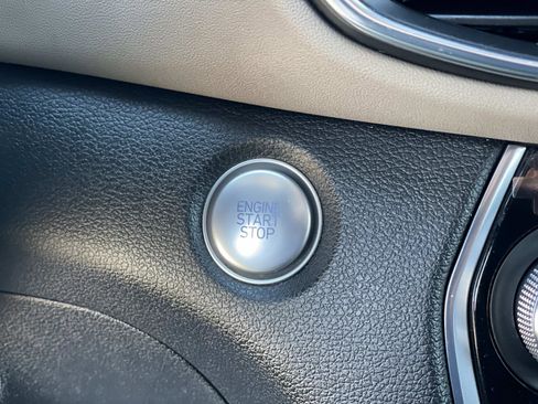 Used 2020 Hyundai Santa Fe Limited image 17