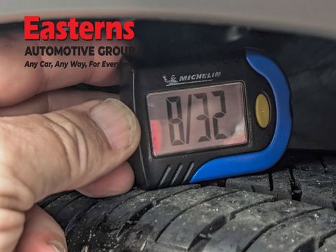 Used 2025 Toyota Prius Plug-In Hybrid image 23