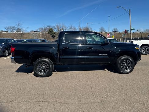 Used 2023 Toyota Tacoma SR5 AWD/4WD image 9