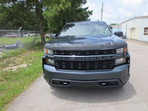 Used 2019 Chevrolet Silverado 1500 Custom w/ Custom Value Package image 3