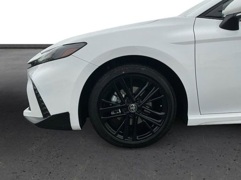 Used 2025 Toyota Camry SE w/ Multimedia Upgrade Package image 13