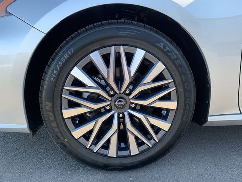 Used 2023 Nissan Altima 2.5 SV FWD image 10