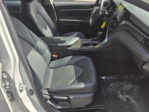 Used 2023 Toyota Camry SE FWD image 17