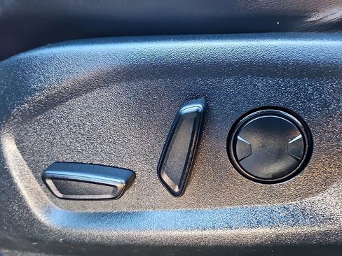 Used 2019 Ford Explorer XLT w/ Equipment Group 202A image 15