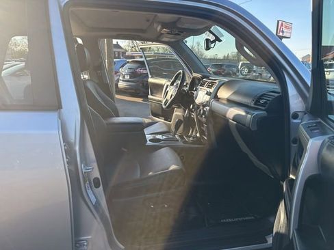 Used 2017 Toyota 4Runner SR5 Premium image 14