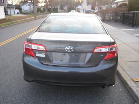Used 2012 Toyota Camry LE image 6