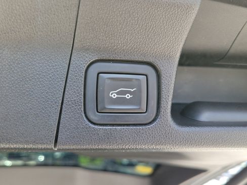Used 2023 GMC Acadia SLT w/ Elevation Edition FWD image 10