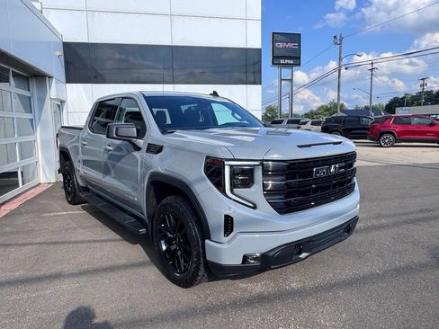 Used 2024 GMC Sierra 1500 Elevation w/ LPO, Elevation Black Package AWD/4WD image 10