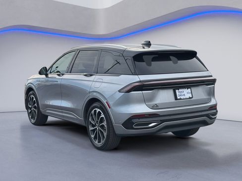 Used 2024 Lincoln Nautilus Reserve image 11