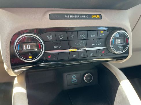 Used 2021 Ford Escape SE w/ SE Sport Appearance Package FWD image 16