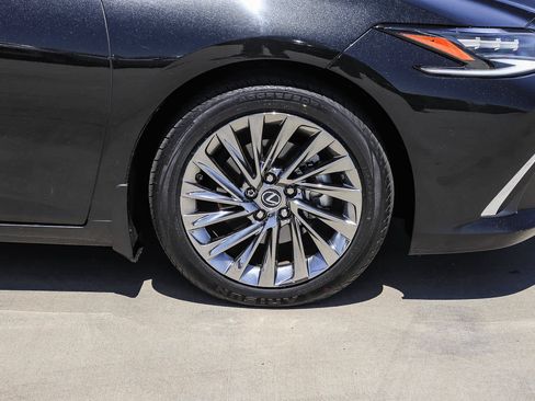 Certified 2025 Lexus ES 300h w/ Luxury Package FWD image 9