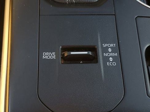 Used 2023 Toyota Highlander XLE image 31