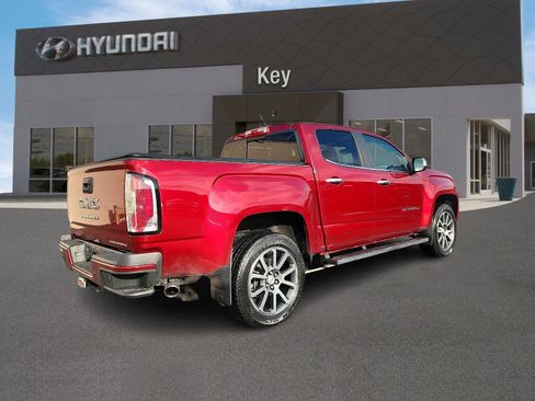 Used 2022 GMC Canyon Denali image 4