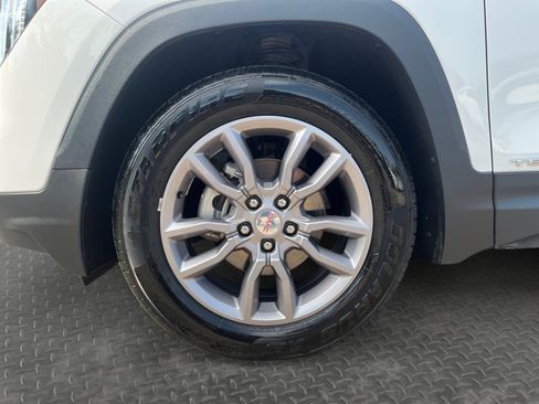 Used 2024 GMC Terrain SLT AWD/4WD image 16