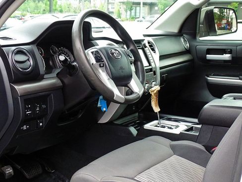 Used 2017 Toyota Tundra SR5 AWD/4WD image 19