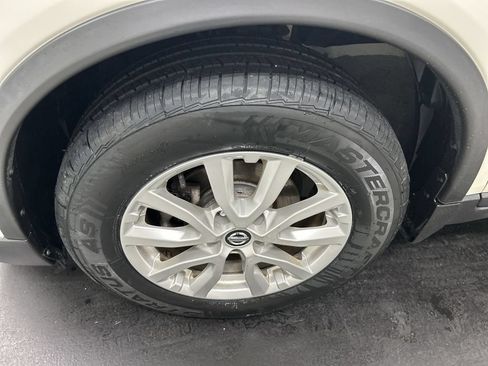 Used 2018 Nissan Rogue SV AWD/4WD image 10
