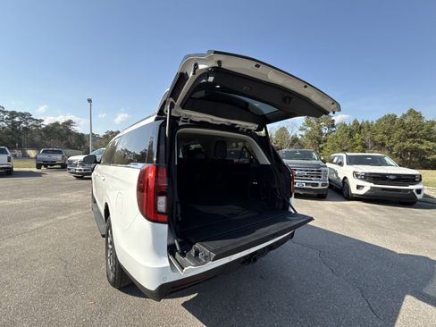 Used 2025 Ford Expedition Max Active RWD image 10
