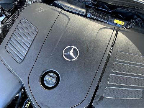 Used 2024 Mercedes-Benz GLC 300 4MATIC image 32