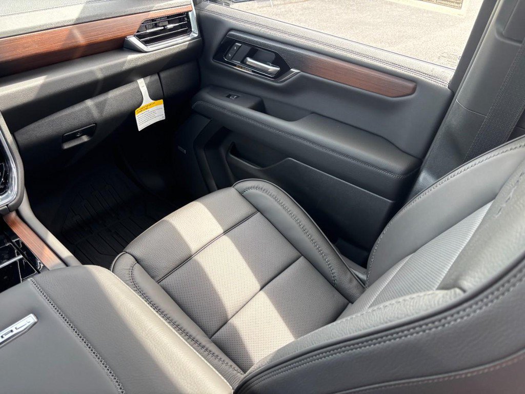 New 2026 GMC Yukon Denali w/ Denali Reserve Package AWD/4WD image 10