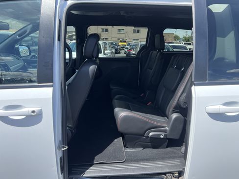 Used 2019 Dodge Grand Caravan GT w/ Safety Sphere Group FWD image 12