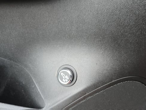 Used 2023 Buick Envision Essence AWD/4WD image 17