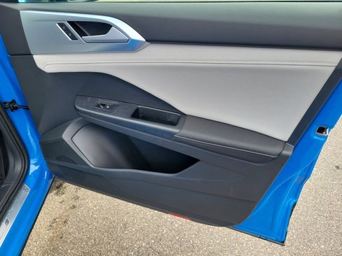 Certified 2025 Volkswagen Taos SE w/ Panoramic Sunroof Package image 35