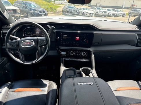 Used 2024 GMC Sierra 2500 AT4 w/ AT4 Premium Plus Package AWD/4WD image 10