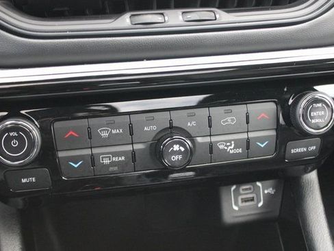 Used 2024 Jeep Compass Limited w/ High Altitude Package image 9