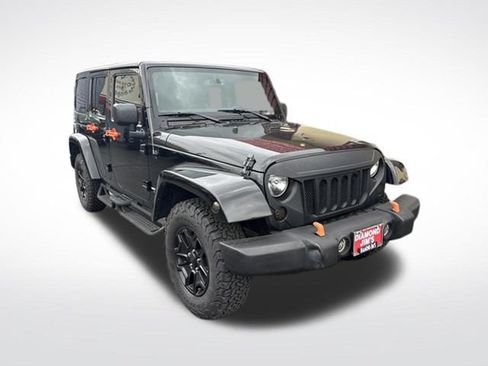 Used 2015 Jeep Wrangler Unlimited Rubicon w/ Connectivity Group AWD/4WD image 1