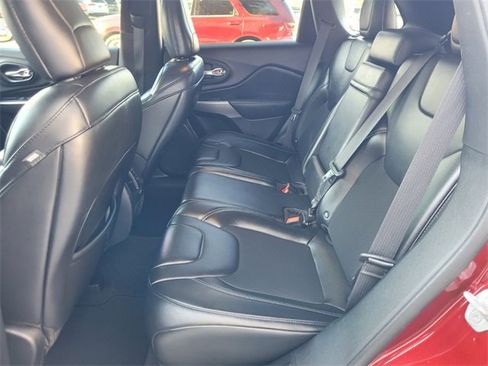 Certified 2019 Jeep Cherokee Latitude Plus w/ Comfort/Convenience Group image 6