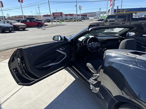 Used 2017 Chevrolet Camaro SS image 10