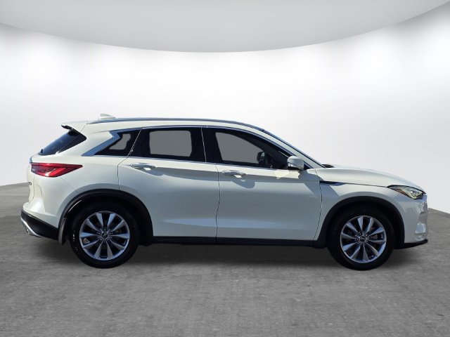 Used 2020 INFINITI QX50 Luxe w/ Navigation Package FWD image 3