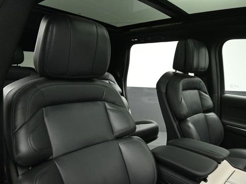 Used 2025 Lincoln Navigator L Reserve w/ Jet Appearance Package image 28