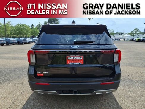 Used 2025 Ford Explorer Active w/ Active Comfort Package RWD image 6