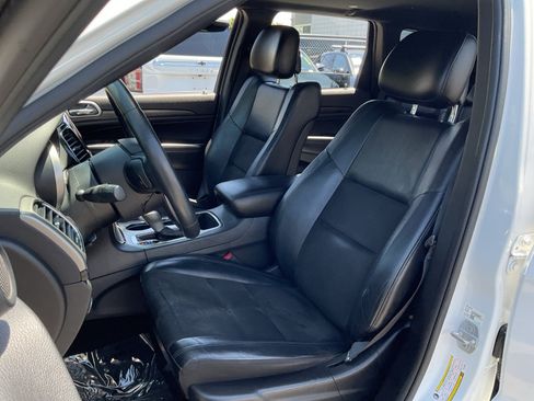 Used 2019 Jeep Grand Cherokee Altitude AWD/4WD image 18