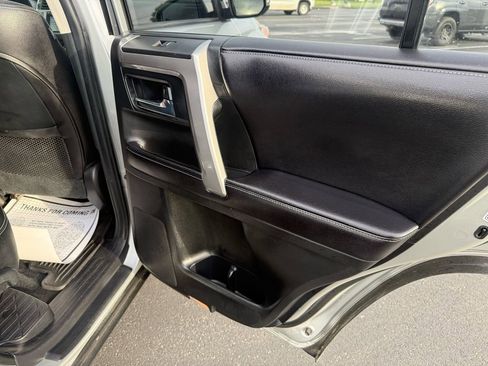 Used 2017 Toyota 4Runner SR5 Premium image 14