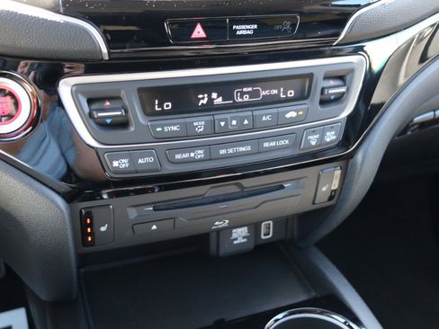 Used 2021 Honda Pilot Touring image 24