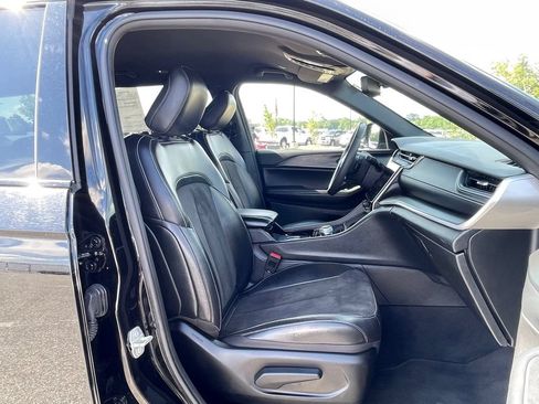 Used 2023 Jeep Grand Cherokee L Laredo AWD/4WD image 47