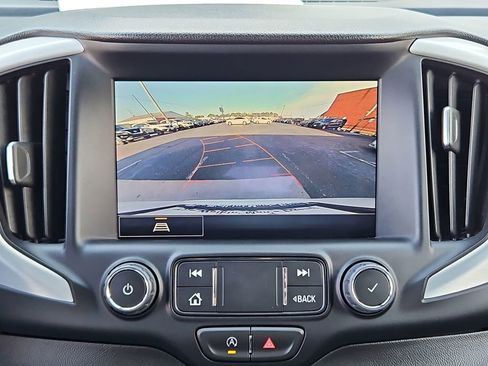 Used 2024 GMC Terrain SLT image 17