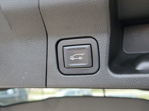 Used 2017 GMC Acadia Denali AWD/4WD image 10