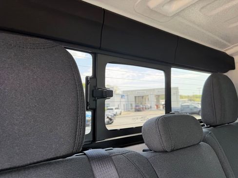 Used 2025 Jeep Gladiator Sport image 39