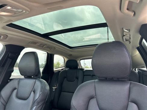 Used 2023 Volvo XC60 B5 Plus image 25