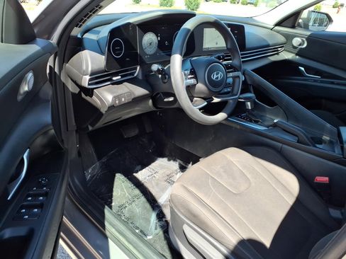 Used 2024 Hyundai Elantra SEL image 6